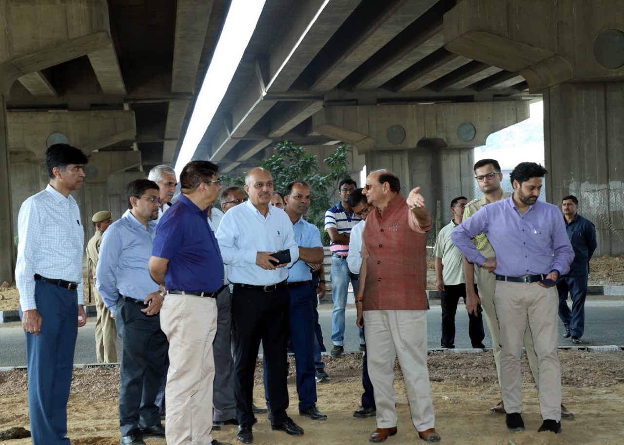 Hon'ble Lt. Governor took stock of ongoing beautication works on the Dhaula Kuan- Airport stretch of the City…