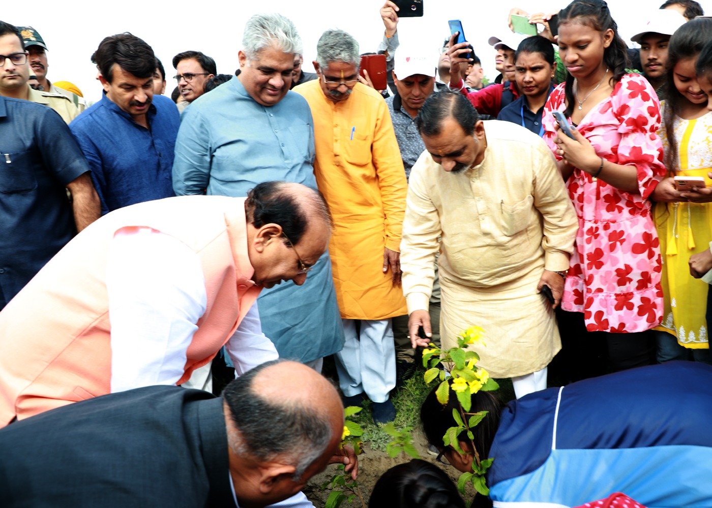 Hon’ble Lt. Governor Launched Plantation Drive For Restoration Of Yamuna Floodplains Between Bela Farm-Shastri Park-…