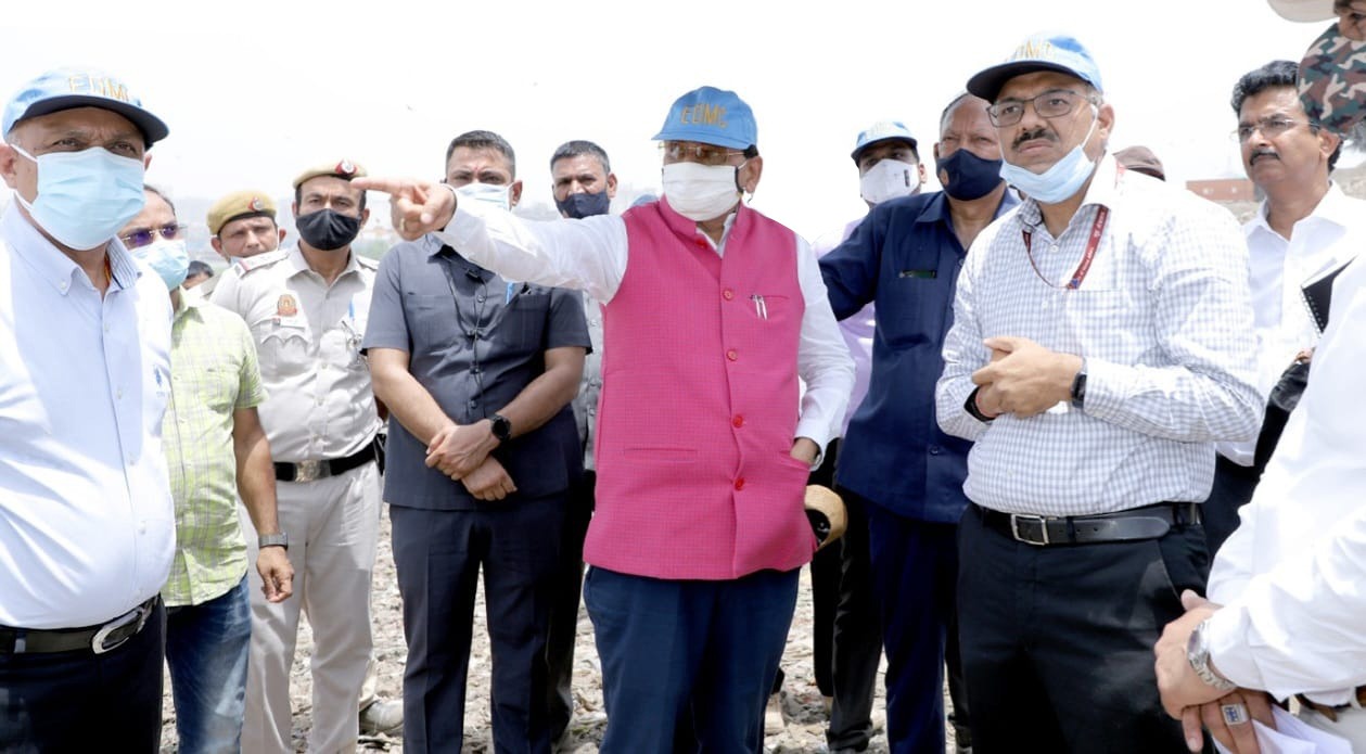 Hon’ble Lt. Governor visited the sanitary landfill site at Ghazipur