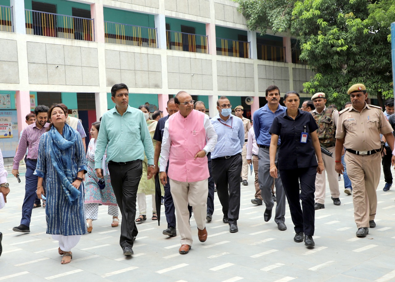 Hon'ble Lt. Governor visited the Nagar Nigam Partibha Vidyalaya in H-Block, Ashok Vihar along with top officials…