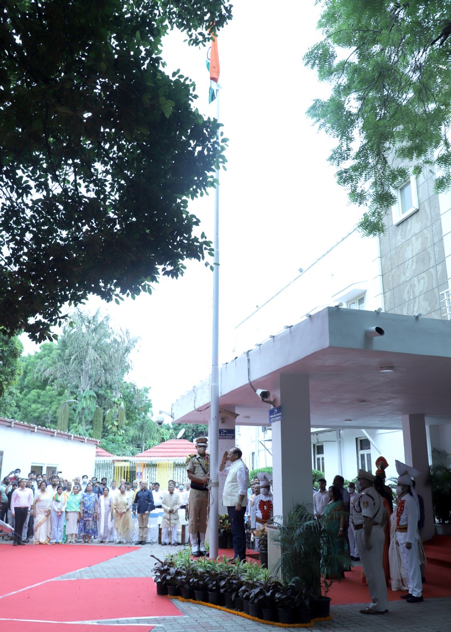 Hon'ble Lt. Governor unfurled the Tricolour at Raj Niwas on 76th Independence Day.