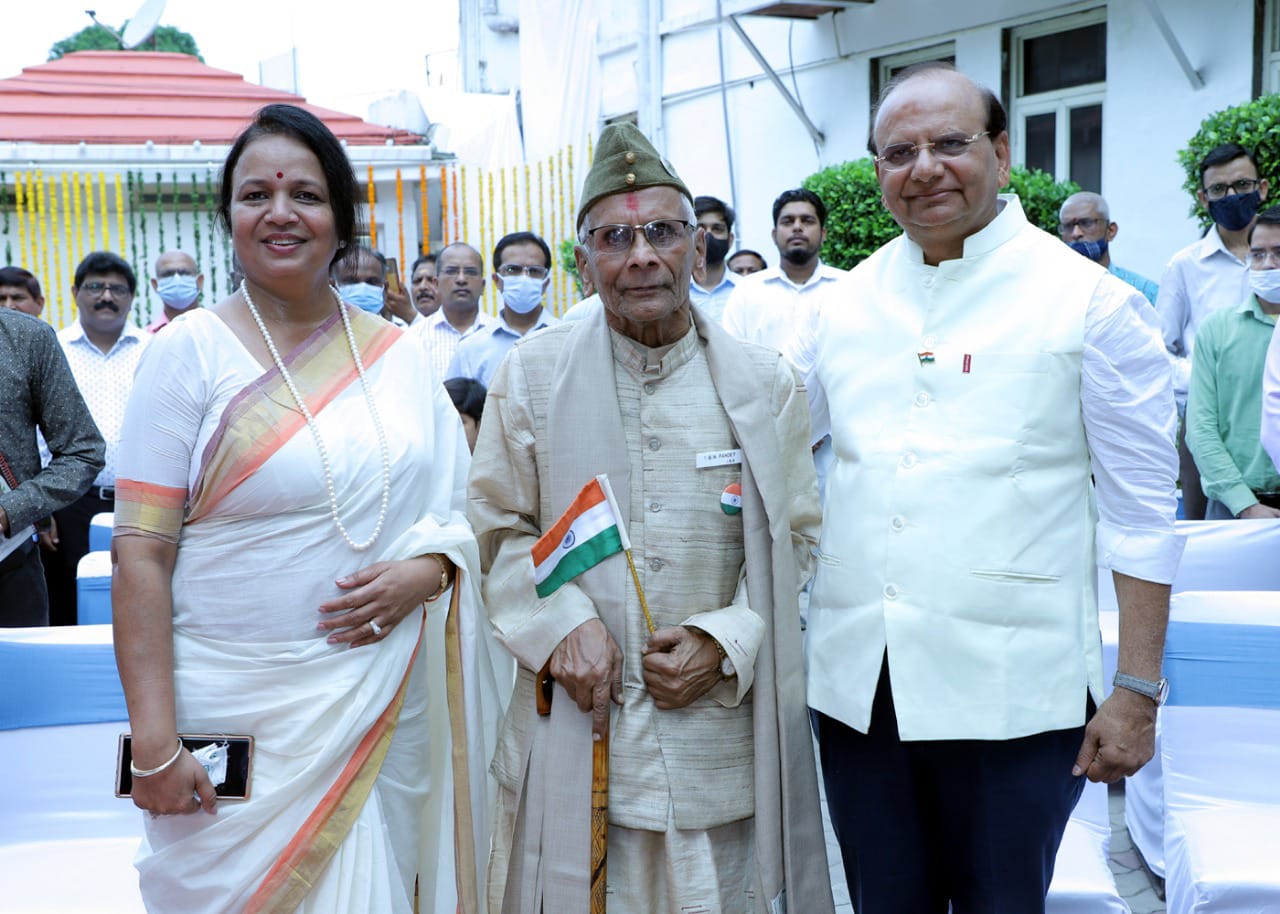 Hon'ble Lt. Governor honoured and felecitated Delhi-based veteran freedom fighter Shri Gobind Vashistha Narayan…