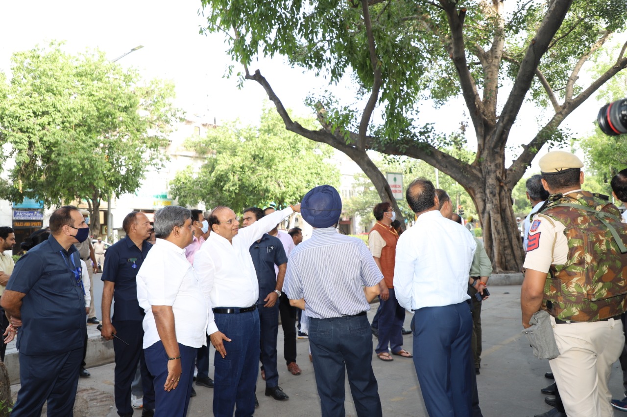 Hon’ble Lt. Governor launched the scientific pruning of overgrown & dead branches of old trees at CP by NDMC.