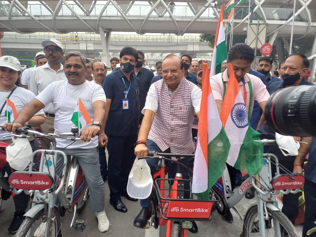 Hon' ble Lt. Governor flagged off the "Tiranga Cycle Rally" organized by NDMC to create awareness about…
