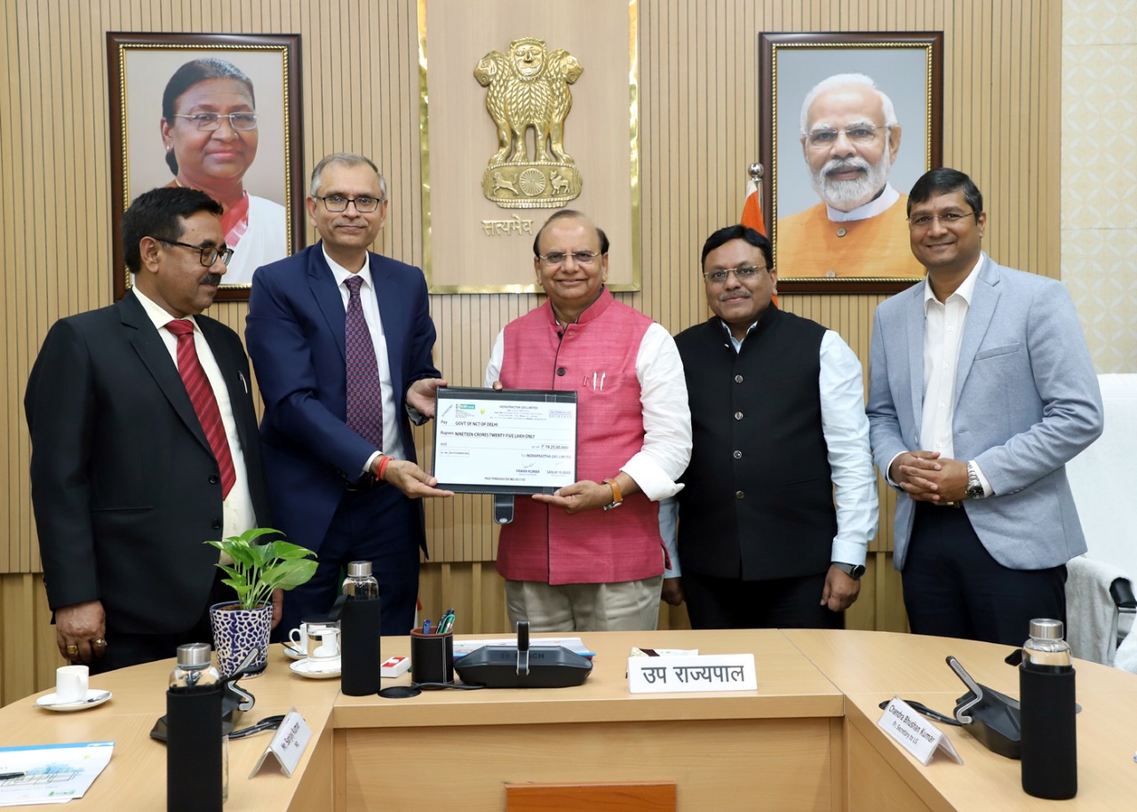 Hon’ble Lt. Governor received dividend cheque of Rs.19.25 Cr for Financial Year 2021-22 from Indraprastha Gas Ltd.
