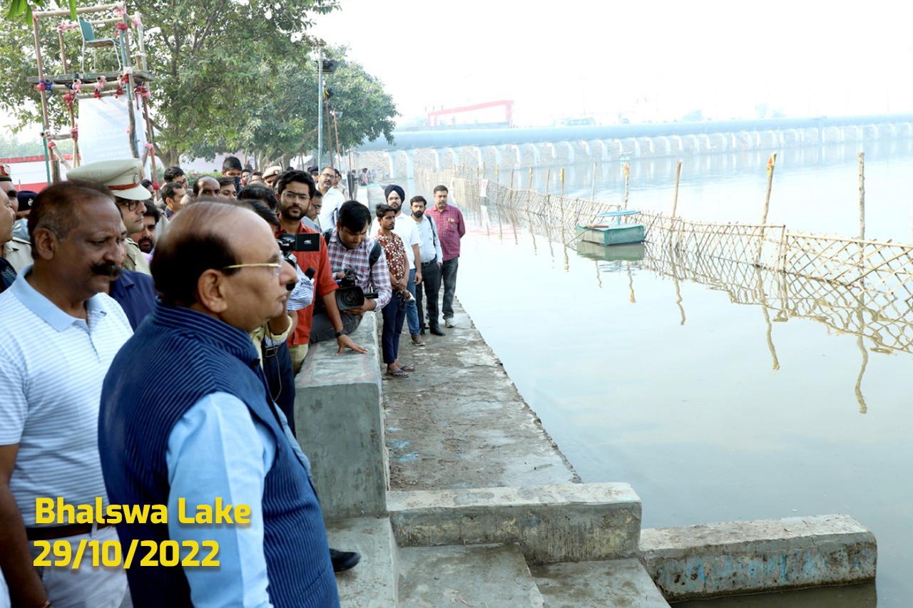 Hon’ble Lt. Governor took stock of cleaning of Ghats on Bhalswa Lake for Chhath Puja.