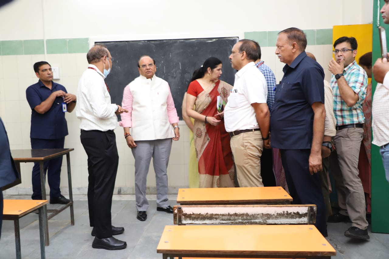 Hon’ble Lt. Governor launched the pilot project of ‘Smart Model’ schools run by MCD with repair and painting works…