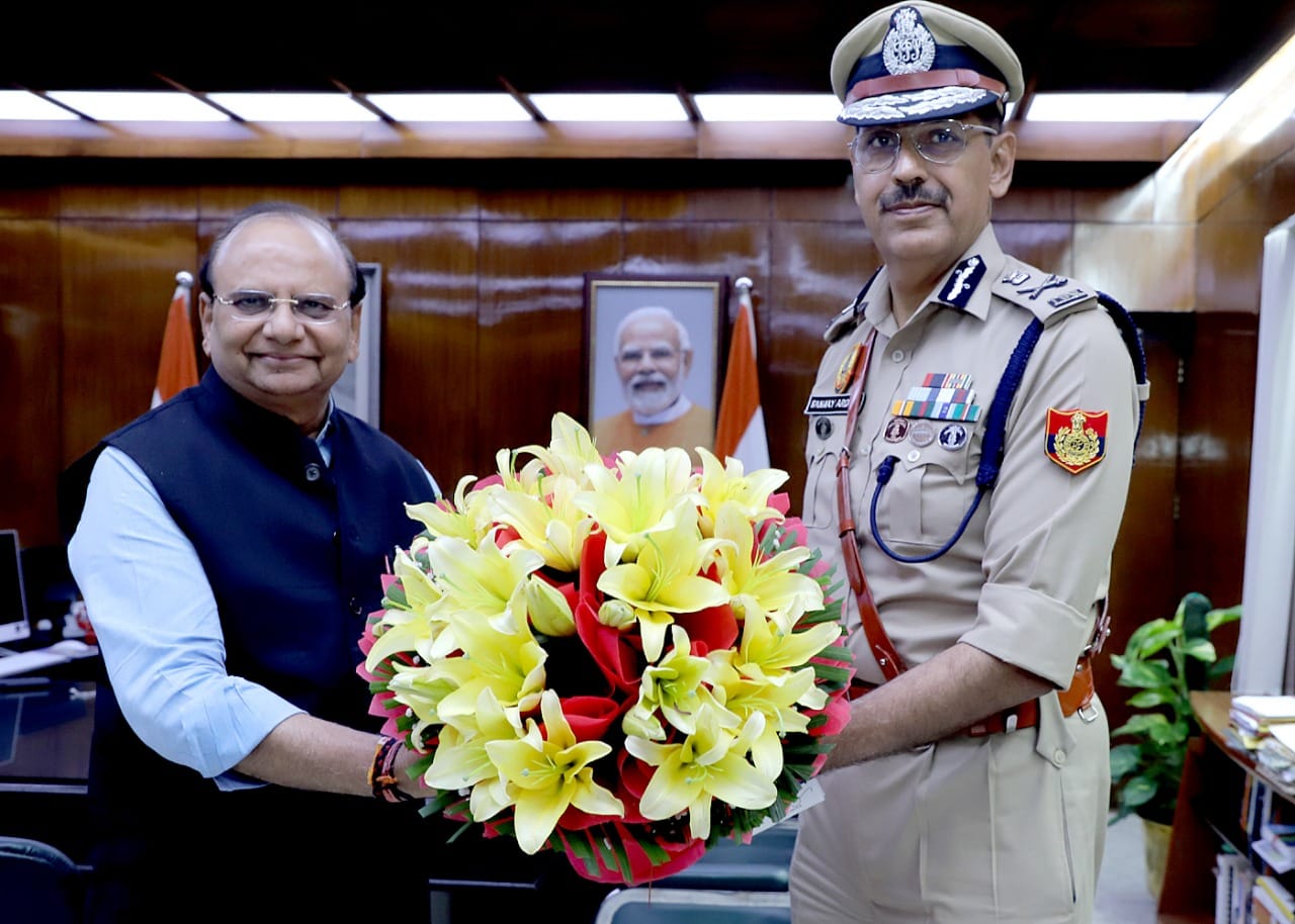 Shri Sanjay Arora newly appointed Commissioner of Police, Delhi called on the Hon’ble Lt. Governor at Raj Niwas