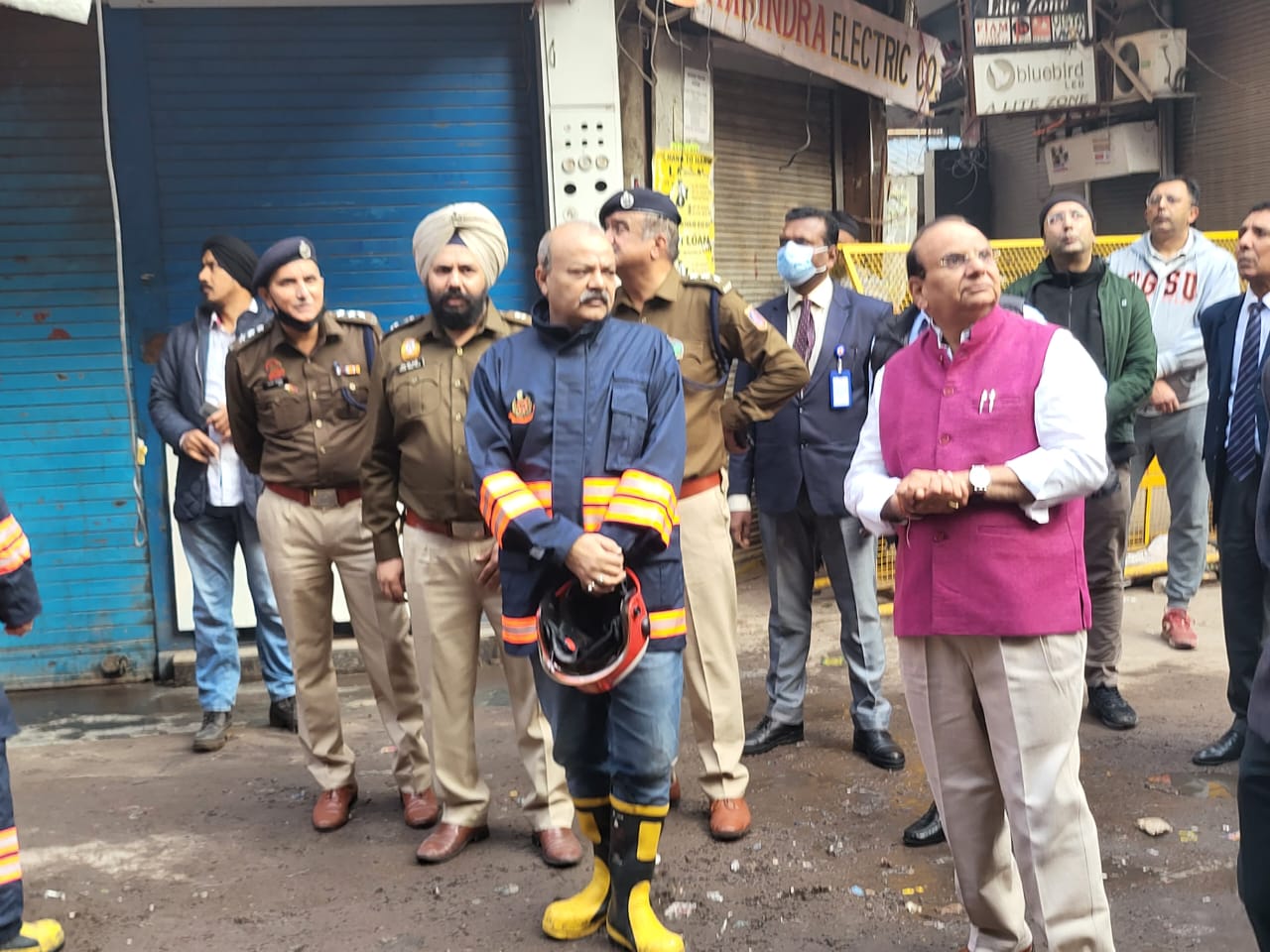 Hon’ble Lt. Governor visited the fire site at Bhagirath Palace, Chandni Chowk.