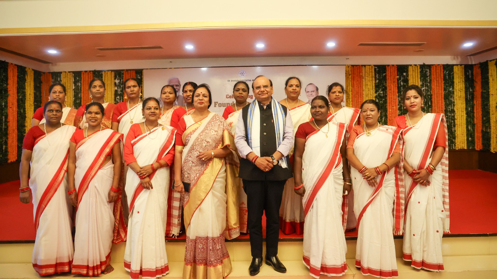 माननीय उपराज्यपाल ने राज निवास में भगवान बिरसा मुंडा की जयंती और झारखंड का 23वां स्थापना दिवस मनाया।