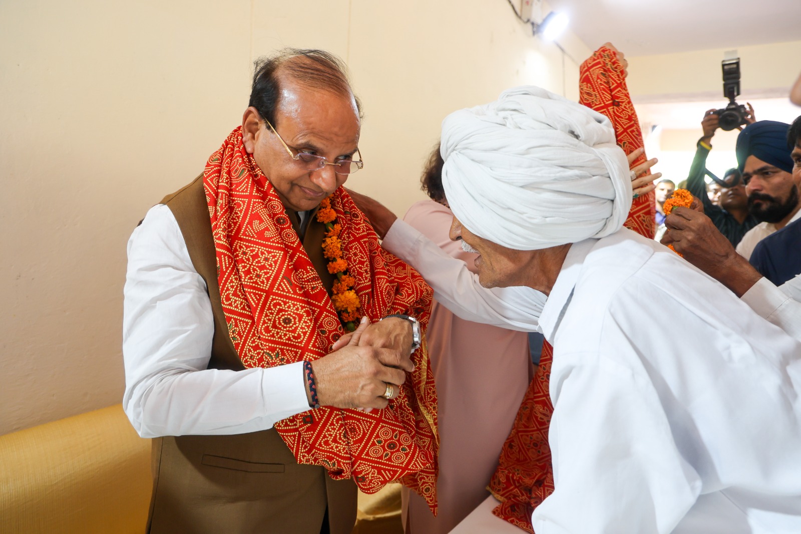 माननीय उपराज्यपाल ने डीडीए द्वारा स्पोर्ट्स सेंटर और अन्य विकास कार्यों का मुआयना के लिए जौंती और निजामपुर गांवों का…