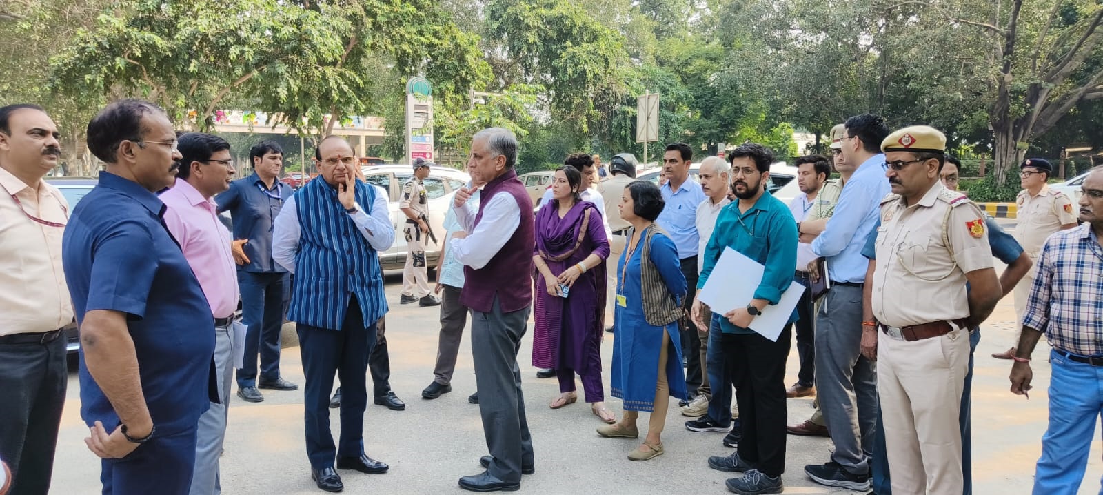 माननीय उपराज्यपाल ने बीकेएस मार्ग, तालकटोरा रोड, नॉर्थ एवेन्यू, आरएमएल अस्पताल के  पास बंगबंधु एमआर मार्ग और एमटीस,…