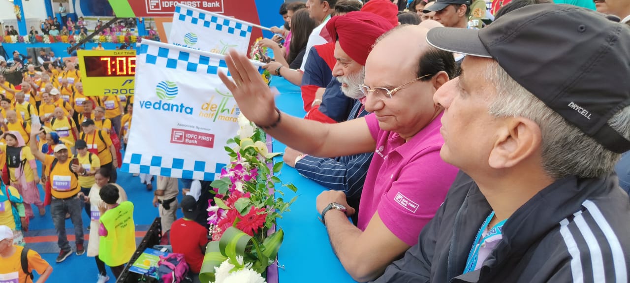 माननीय उपराज्यपाल वेदांता हाफ मैराथन के दौरान । 