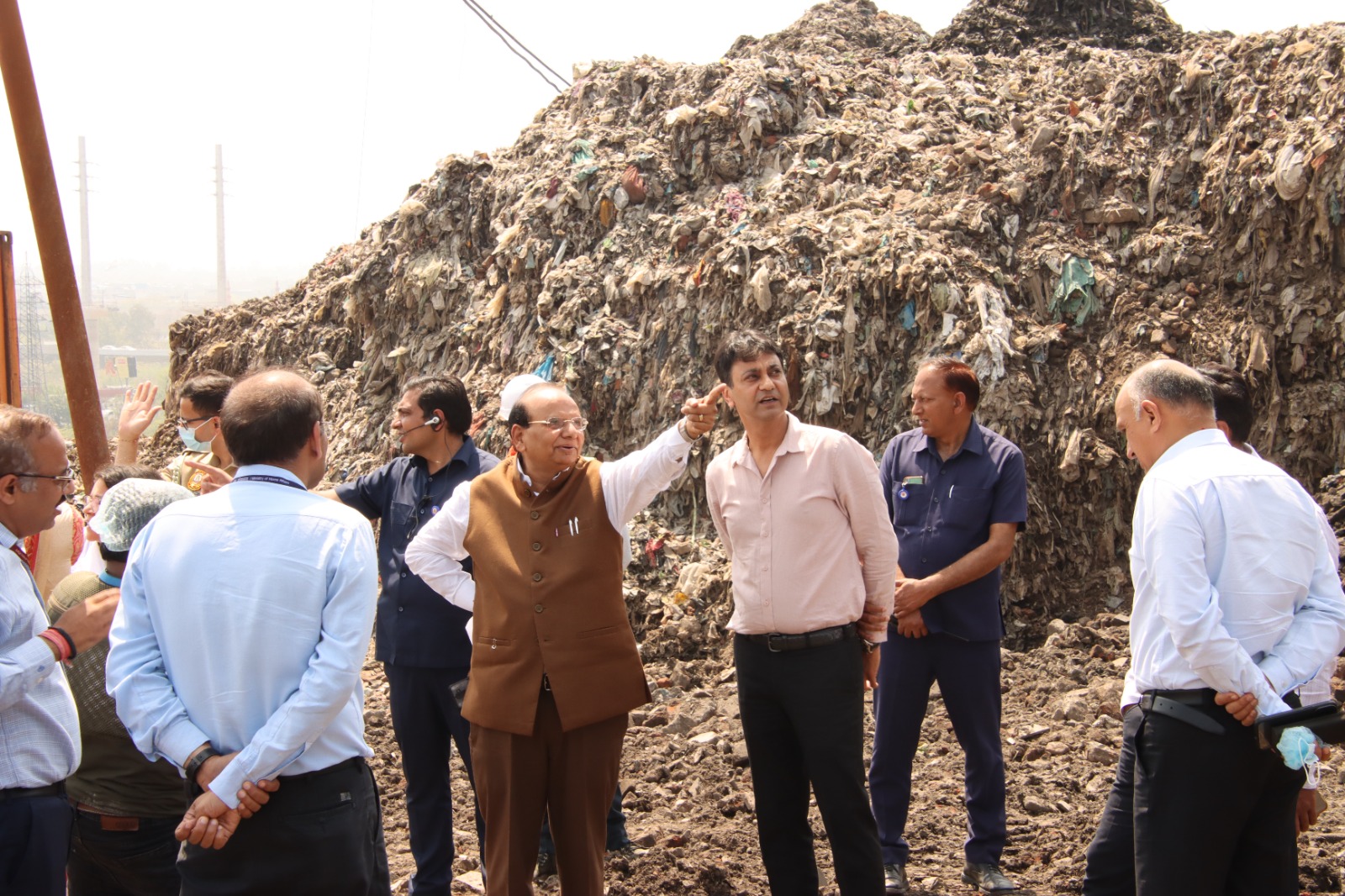 Hon’ble Lt. Governor visited the landfill sites at Ghazipur, Okhla and Bhalswa.