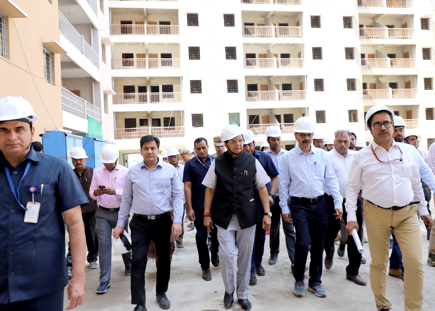 Hon’ble Lt. Governor reviewed the progress of ambitious in-situ rehabilitation project of DDA at Jailorwala Bagh.