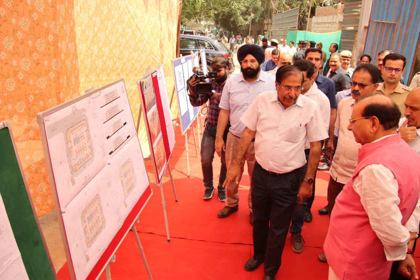 Hon’ble Lt. Governor visited Bhikaji Cama Place & Nehru Place.