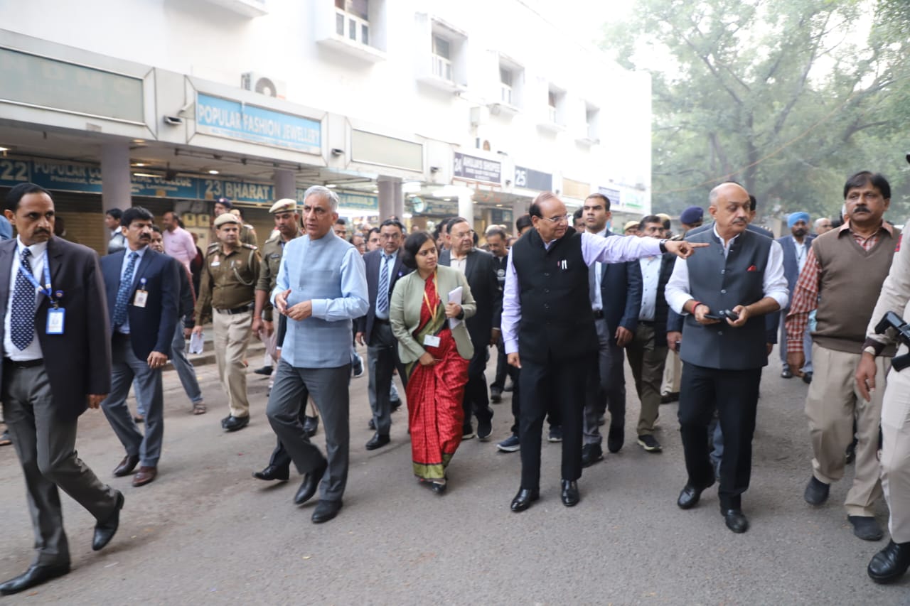 माननीय उपराज्यपाल ने मोती बाग में एनडीएमसी के बेगम जैदी मार्केट और चाणक्यपुरी में यशवंत प्लेस का दौरा किया।