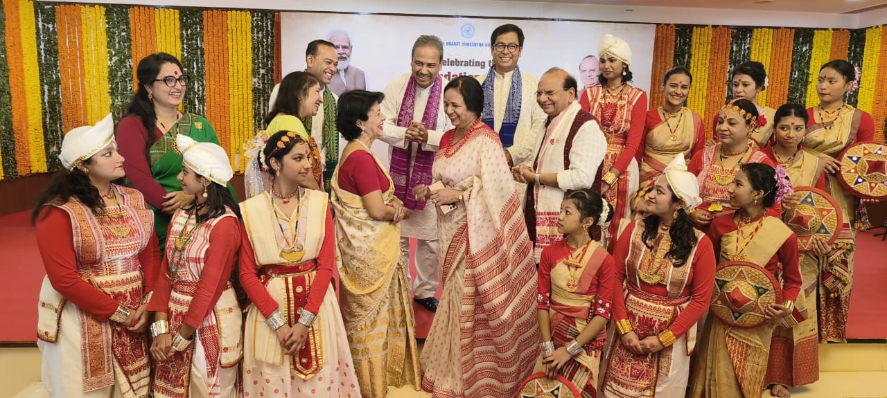 माननीय उपराज्यपाल ने राजधानी में रहने वाले असमिया लोगों के साथ असम का स्थापना दिवस मनाया।