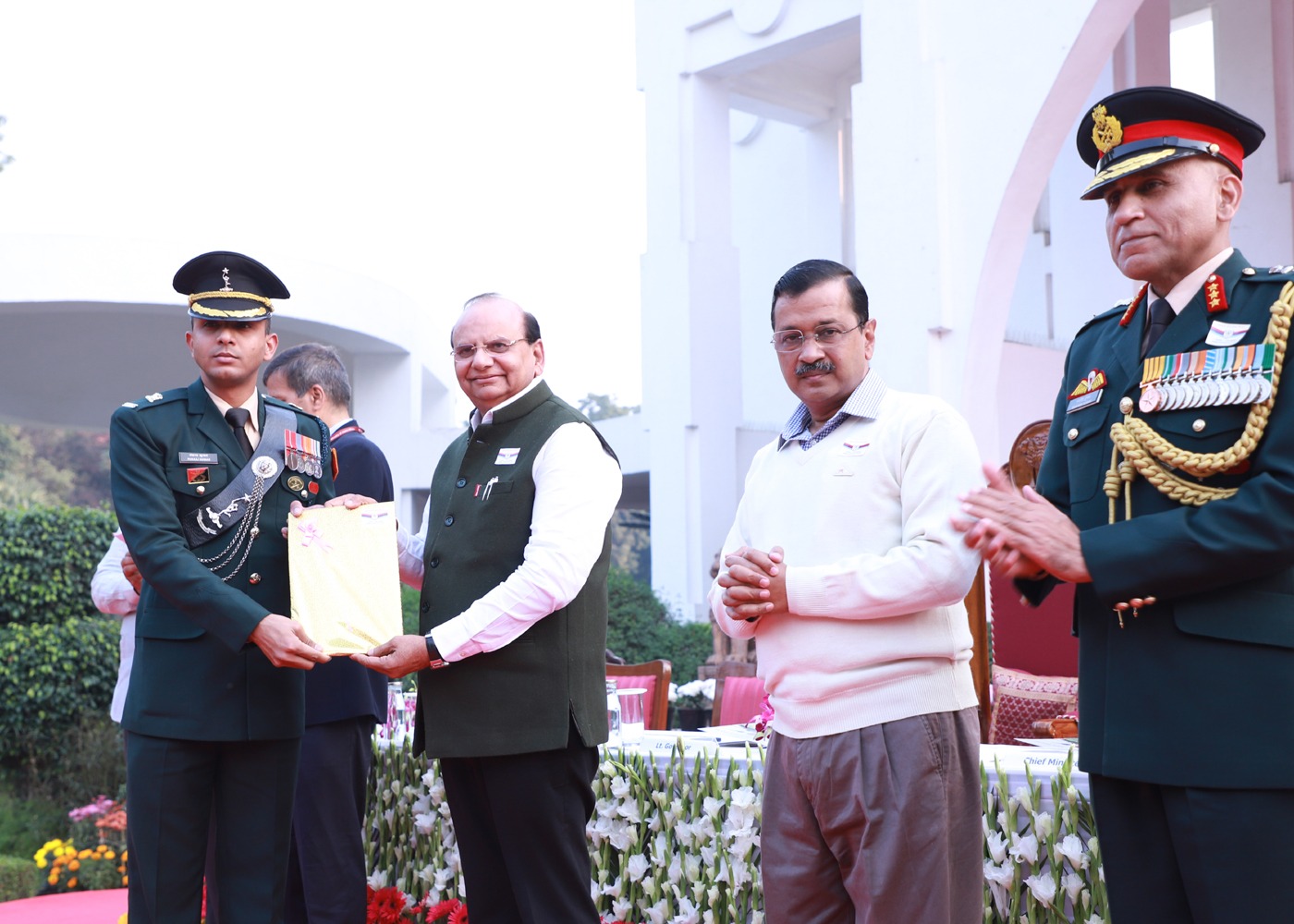 माननीय उपराज्यपाल ने राज निवास में माननीय मुख्यमंत्री श्री अरविंद केजरीवाल के साथ सशस्त्र सेना झंडा दिवस के अवसर पर…