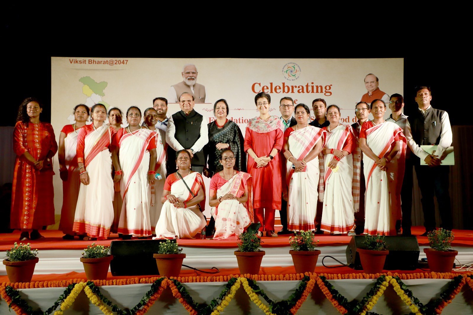 Hon’ble Lt. Governor celebrated the Foundation Day of 10 States & 7 UTs  at Raj Niwas along with their residents in…