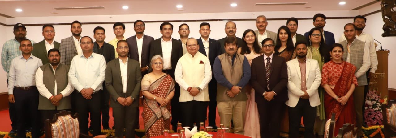 Hon’ble Lt. Governor felicitated the officials of Delhi Development Authority.