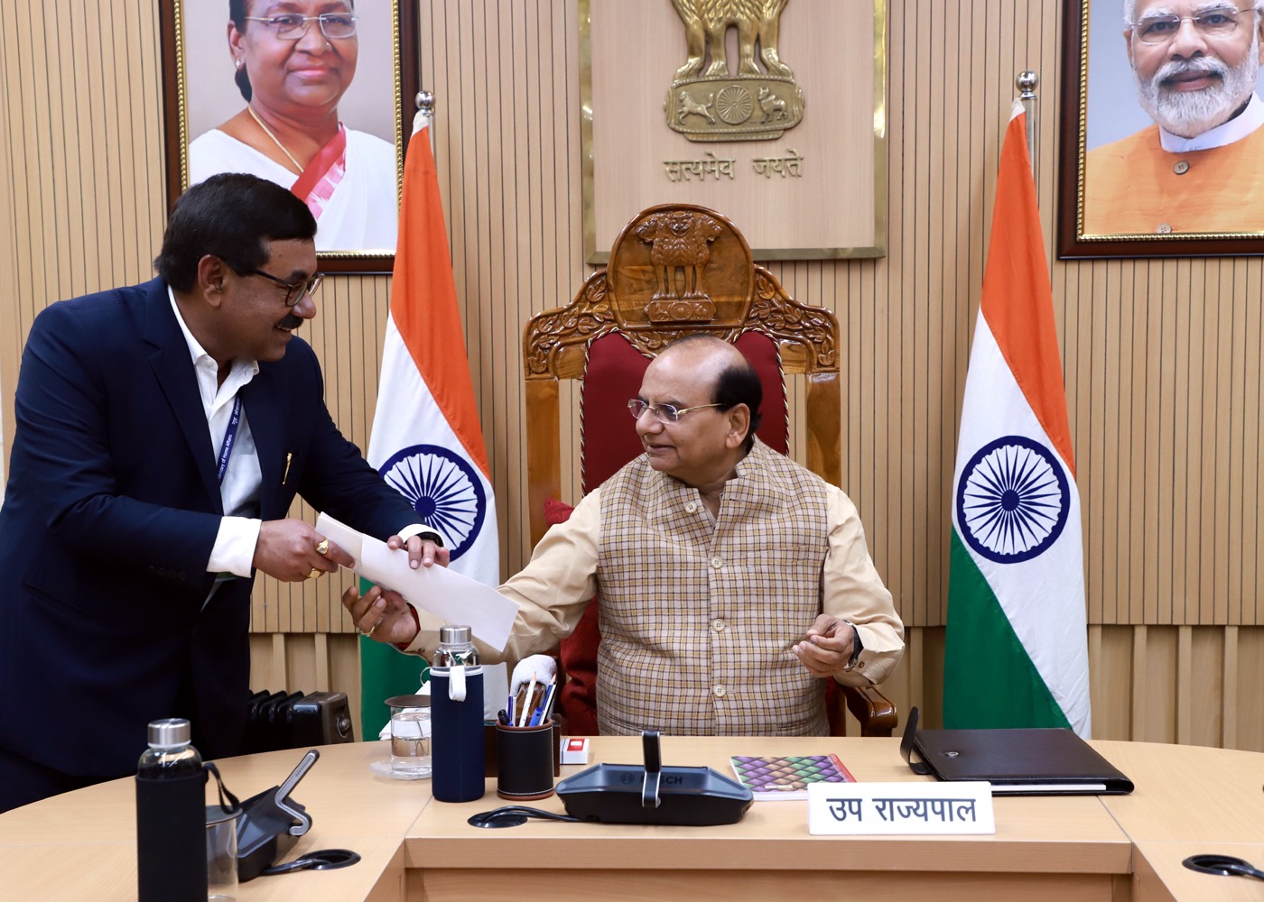 माननीय उपराज्यपाल को वित्तीय वर्ष 2022-23 के लिए इंद्रप्रस्थ गैस लिमिटेड से 14 करोड़ रुपये का अंतरिम लाभांश चेक प्राप्त…