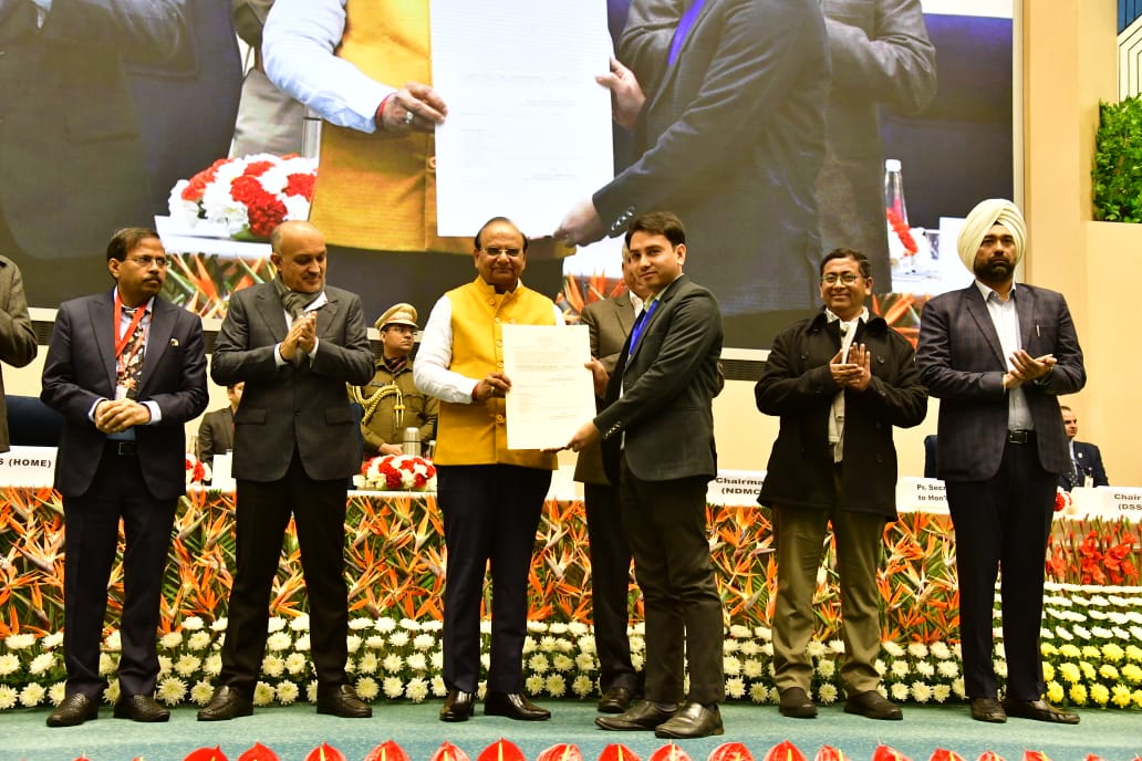 माननीय उपराज्यपाल ने विज्ञान भवन में 398 लोगों  को नियुक्ति पत्र सौंपे।