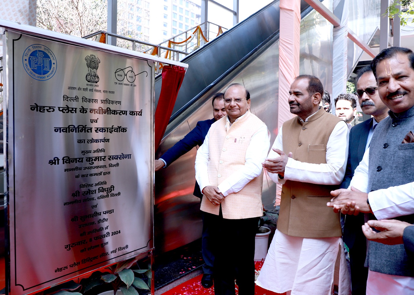 माननीय उपराज्यपाल ने माननीय सांसद श्री रमेश बिधूड़ी के साथ नेहरू प्लेस और उसके बाजार को नेहरू प्लेस मेट्रो स्टेशन से…