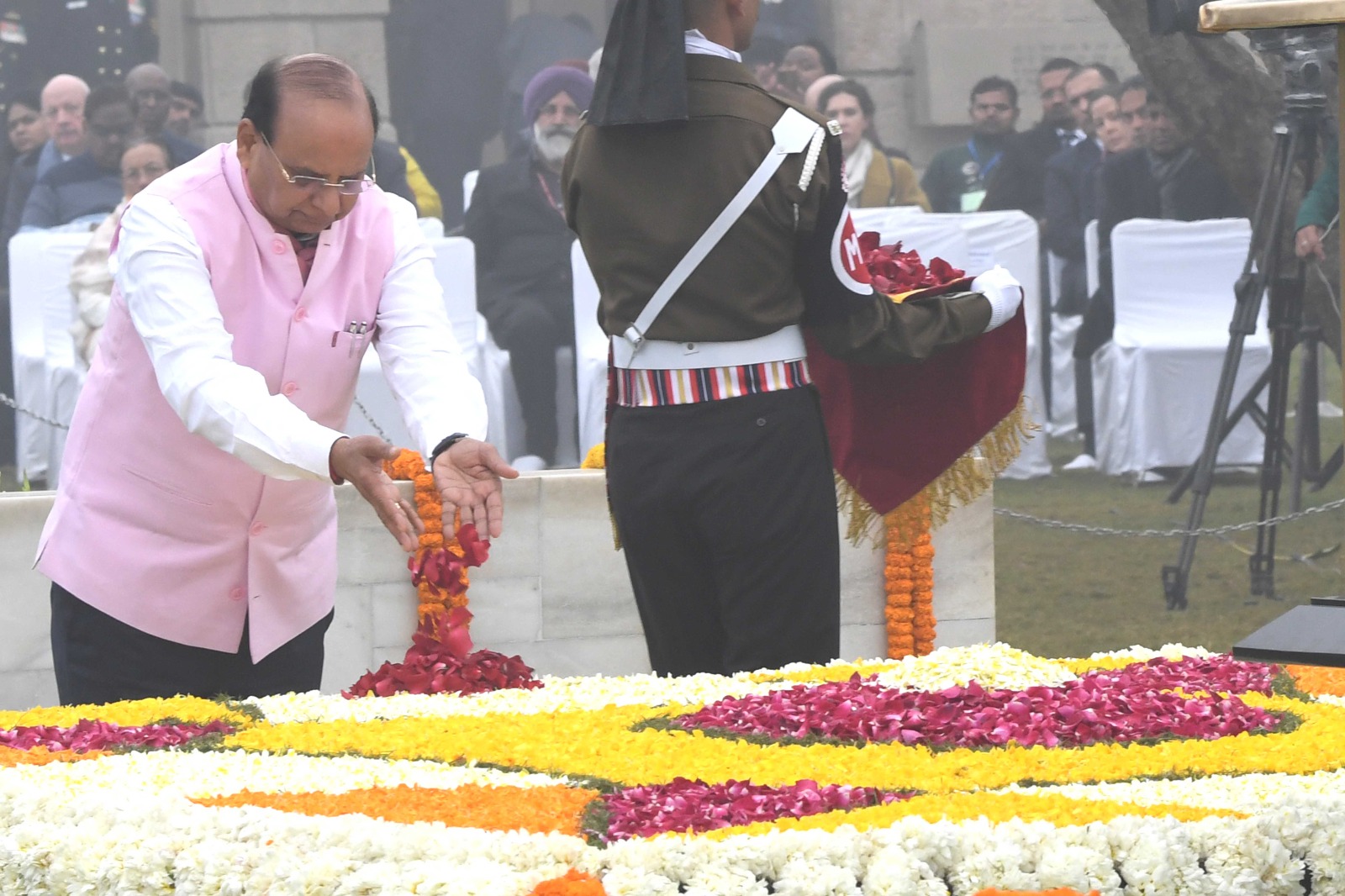 माननीय उपराज्यपाल ने राष्ट्रपिता महात्मा गांधी की पुण्यतिथि पर उन्हें श्रद्धांजलि दी I