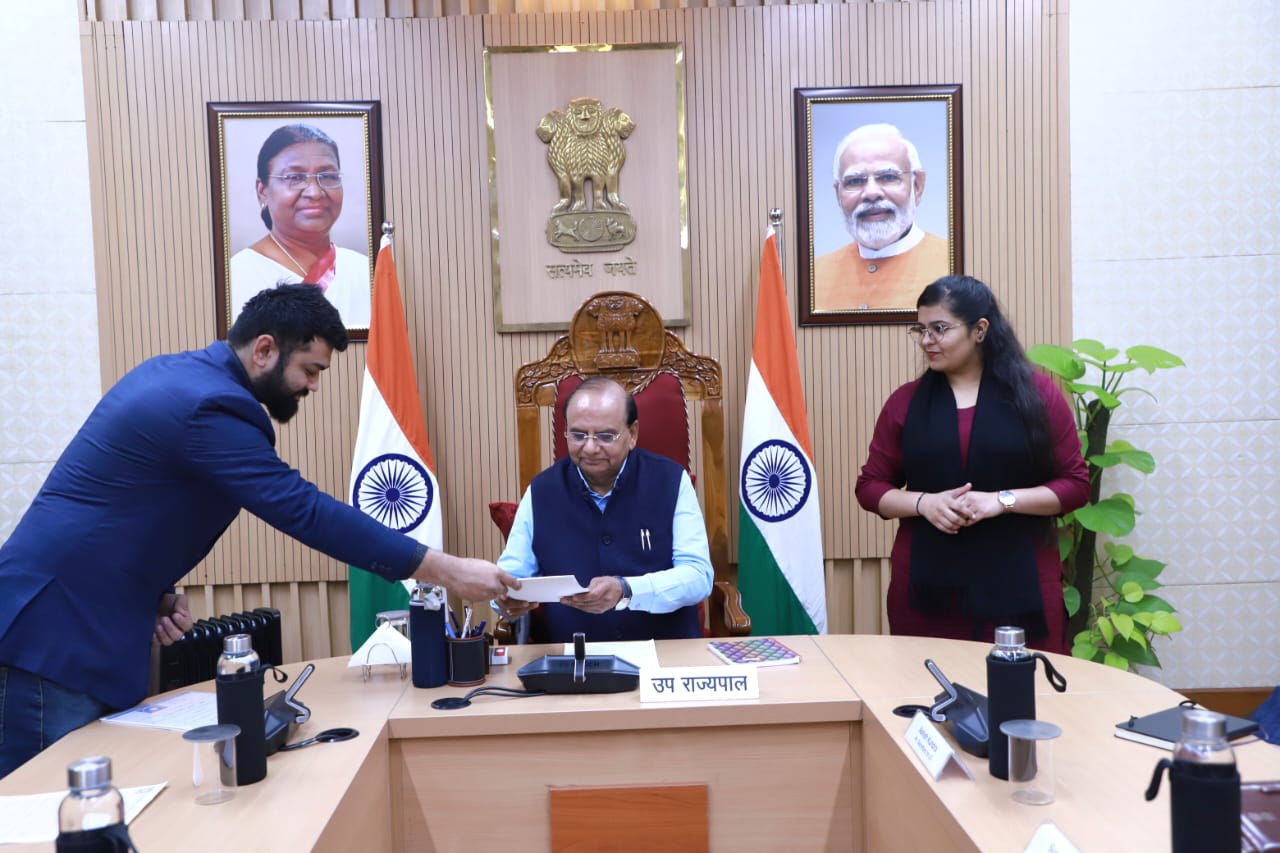 माननीय उपराज्यपाल ने 68वें फ्लैग वीक के अवसर पर आल इंडिया फेडरेशन ऑफ़ डेफ के प्रतिनिधियों से मुलाकात की।