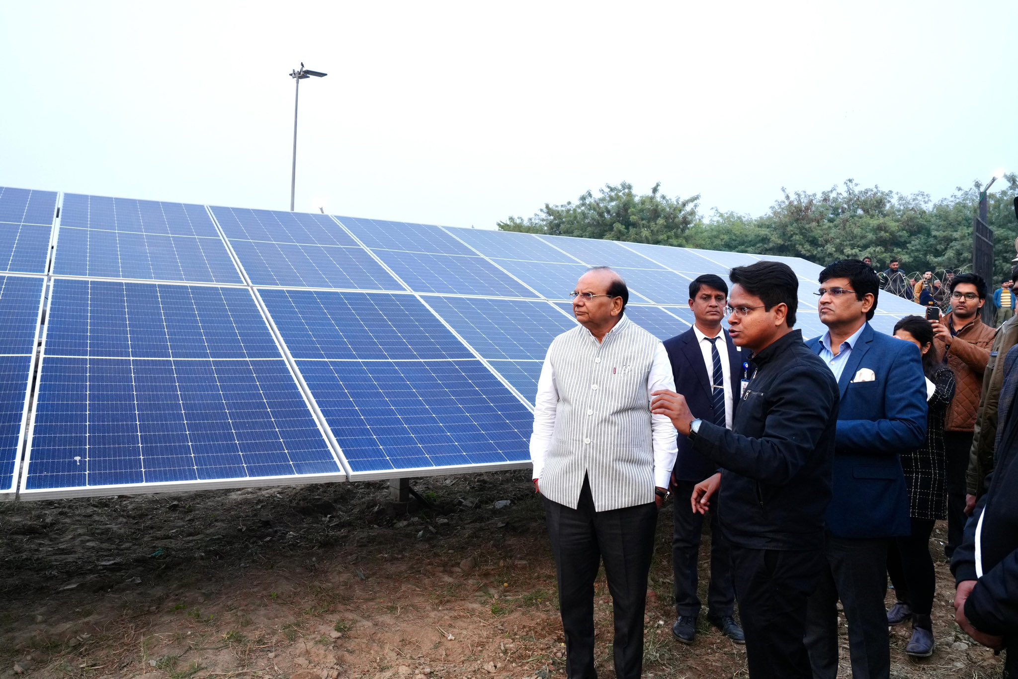 Hon’ble Lt. Governor inaugurated a 2 MW Solar Power Plant at DDA's Baansera.