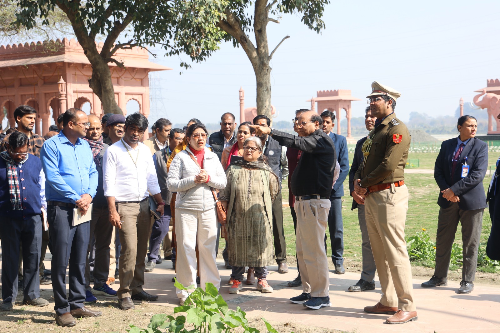 माननीय उपराज्यपाल ने वासुदेव घाट का दौरा किया और साइट पर डीडीए द्वारा किए जा रहे कार्यों का जायजा लिया। 