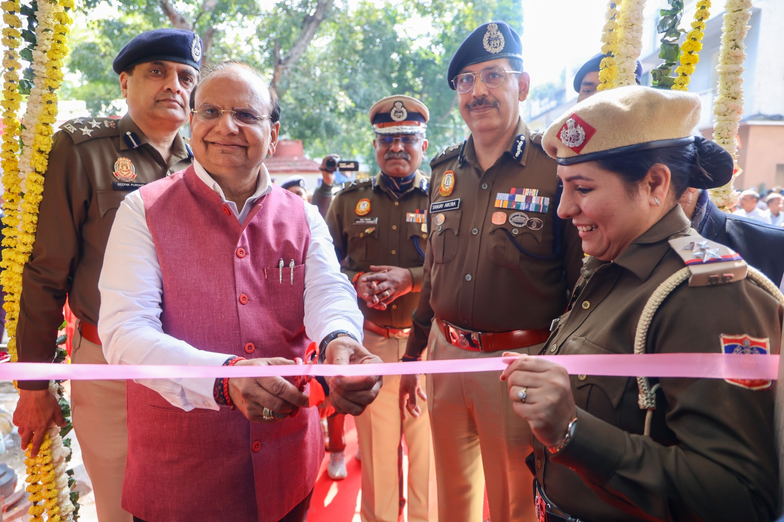 Hon’ble Lt. Governor inaugurated 2 All Women Police Posts at Shraddhanand Marg & Khan Market.