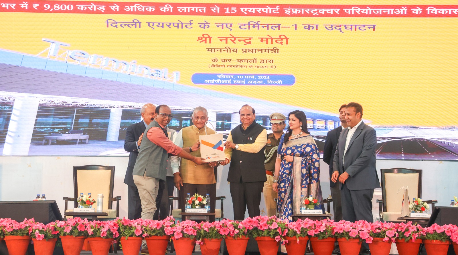 Hon’ble Lt. Governor took part of the inauguration of Expanded Terminal-I of Delhi Airport, alongwith Union MOS Shri Gen VK Singh in Delhi, by Hon'ble PM Shri Narendra Modi JI, virtually from Azamgarh in UP. The simultaneous inauguration of 12 airport terminals and foundation laying of 04 new ones by Hon'ble PM today, indeed is another step forward towards #ViksitBharat@2047.