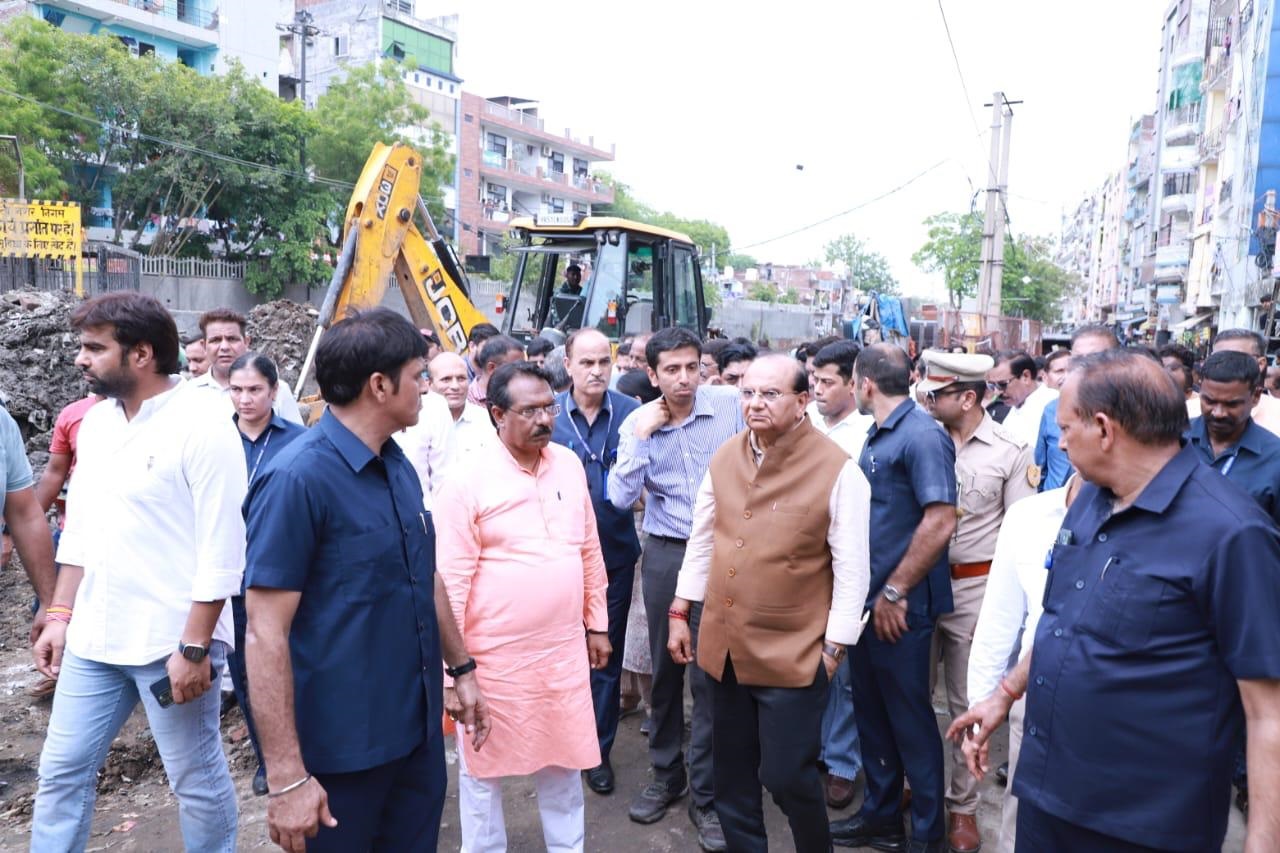 Hon’ble Lt. Governor visited the drains and areas of Taimur Nagar, Barapulla Drain, ITPO, Tilak Bridge, Kushak Nalla…