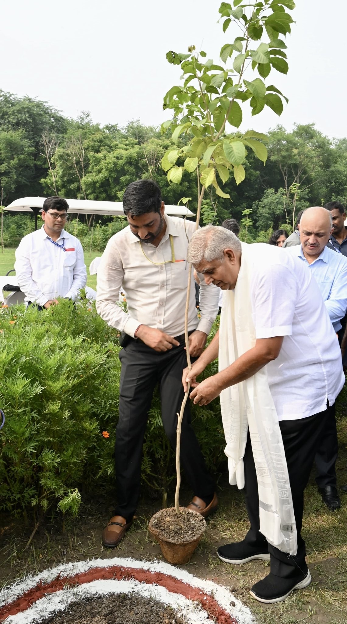 Hon’ble Lt. Governor hosted and accompanied the Hon’ble Vice President of India and the 2nd Lady at the plantation…