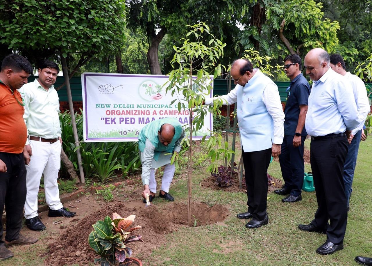 Hon’ble Lt. Governor planted a “Rudraksh” sapling in the holy month of Saawan, at Lodhi Garden, along with Hon’ble MP Ms. Bansuri Swaraj ji, under #EkPedMaaKeNaam campaign launched by Hon'ble Prime Minister. Hon’ble Lt. Governor also joined Hon’ble Lok Sabha Speaker Shri Om Birla ji in tree plantation at his residence.
