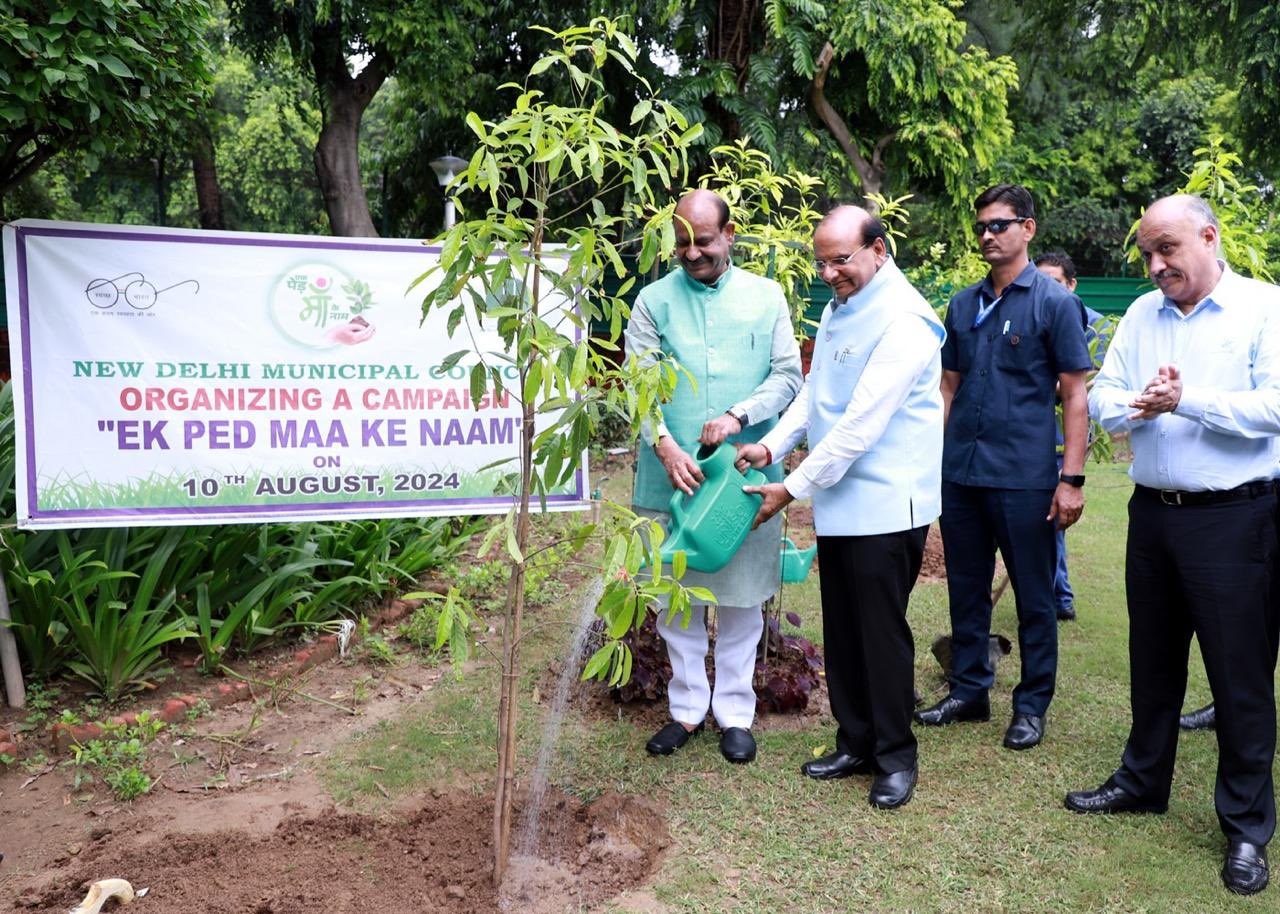 Hon’ble Lt. Governor planted a “Rudraksh” sapling in the holy month of Saawan, at Lodhi Garden, along with Hon’ble MP Ms. Bansuri Swaraj ji, under #EkPedMaaKeNaam campaign launched by Hon'ble Prime Minister. Hon’ble Lt. Governor also joined Hon’ble Lok Sabha Speaker Shri Om Birla ji in tree plantation at his residence.