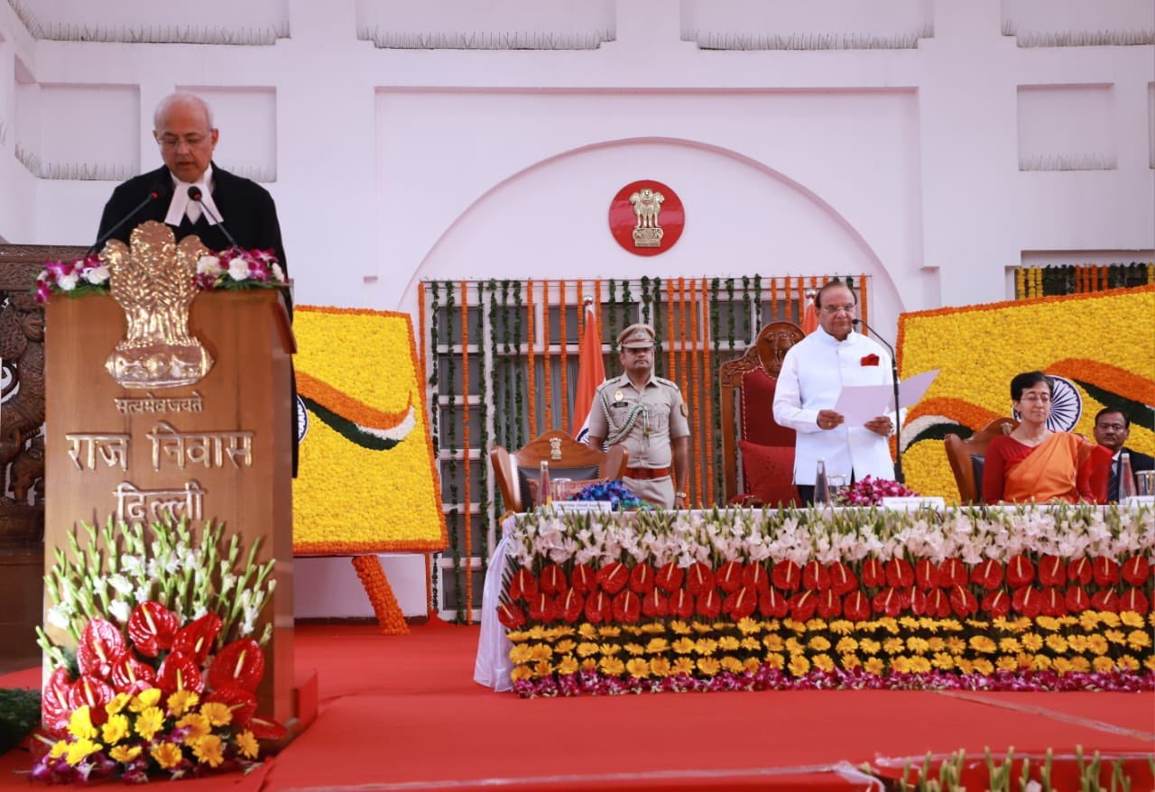 Hon’ble Lt. Governor administered Oath of office to Hon’ble Mr. Justice Manmohan as Chief Justice of Delhi High Court.