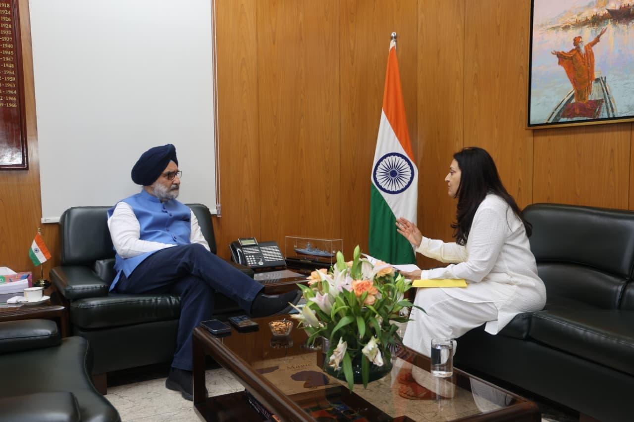 Hon'ble Lt. Governor met Smt Bharti Chaturvedi, Founder, Chintan India and Columnist.