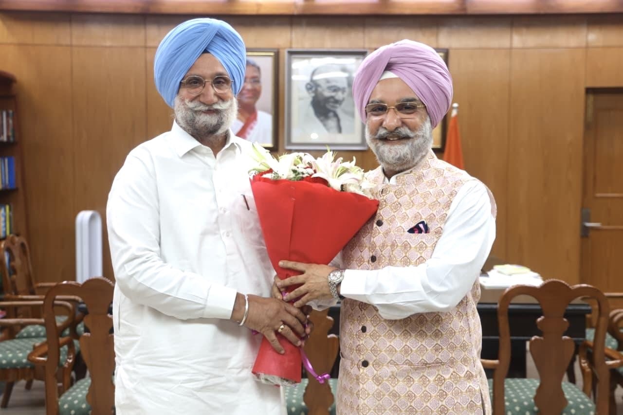 Sardar Sukhjinder Singh Randhawa, Hon’ble MP (LS), called on Hon’ble Lt. Governor.