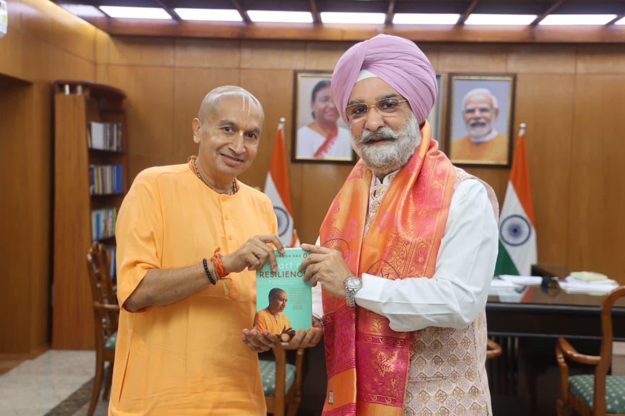Hon’ble Lt. Governor met Shri Gauranga Das Ji, Governing Body Commissioner, ISKCON.