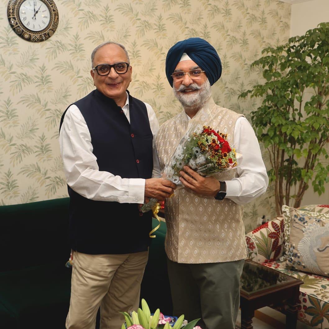 Shri Bimal Julka, former Chief Information Commissioner of India, called on Hon'ble Lt. Governor.