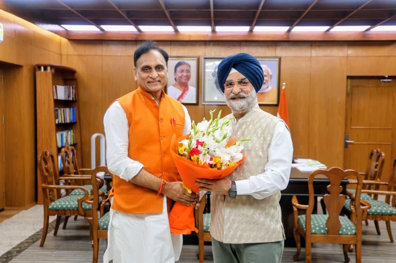 Prof. Rakesh Sinha, former Member of Parliament, called on Hon'ble Lt. Governor.