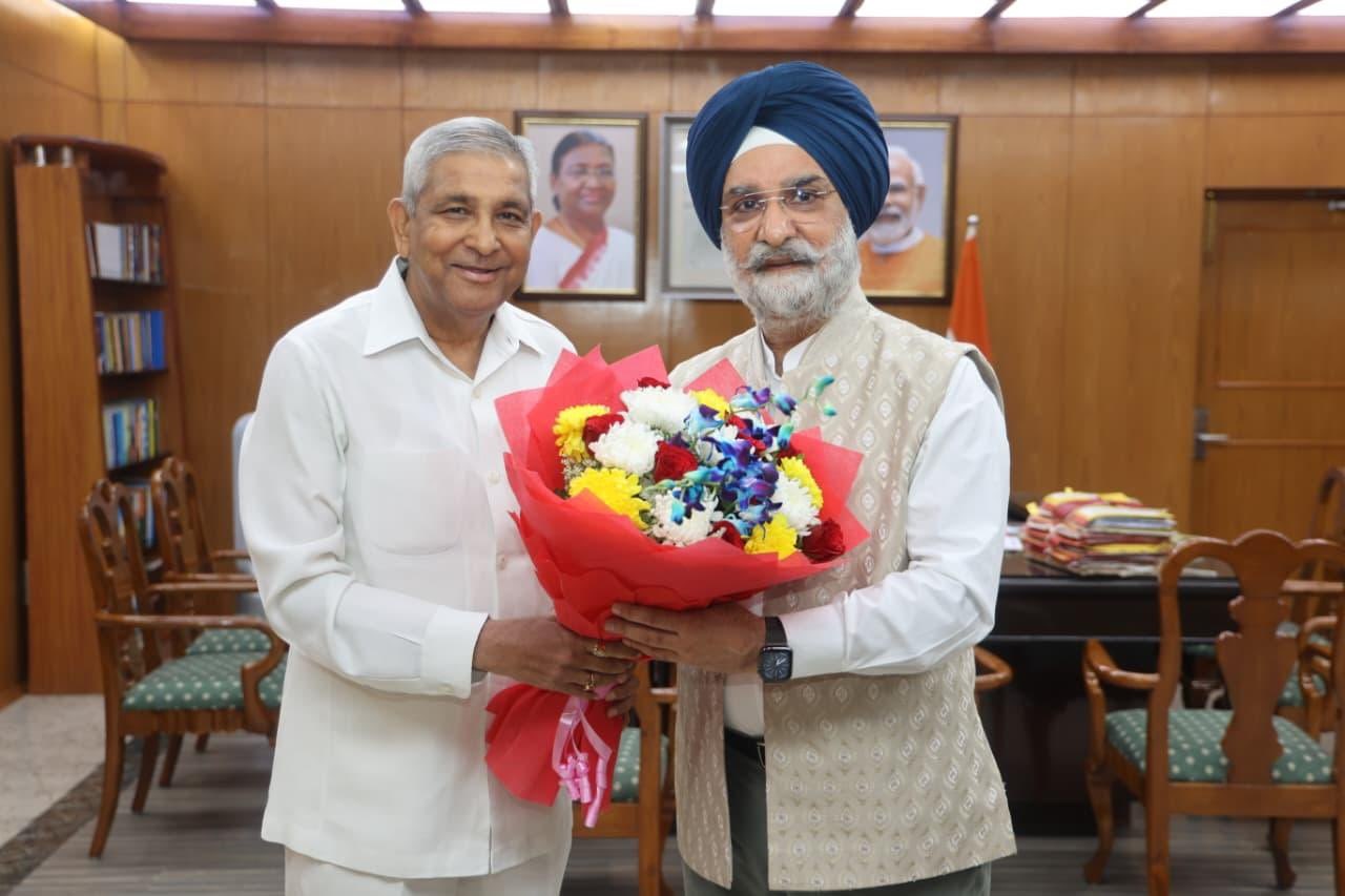 Shri Mukesh Goel, President, Indraprastha Vikas Party called on Hon'ble Lt. Governor.