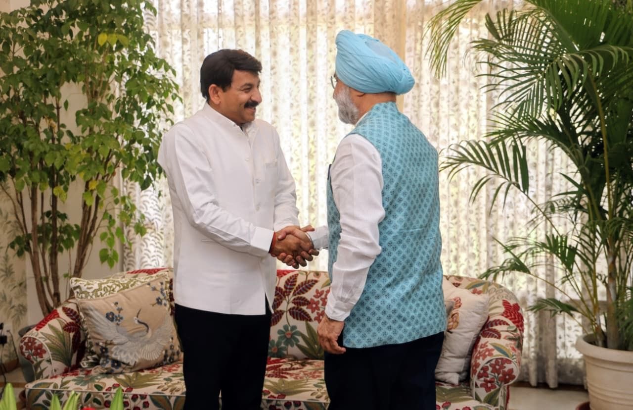 Shri Manoj Tiwari, Member of Parliament called on Hon’ble Lt. Governor.