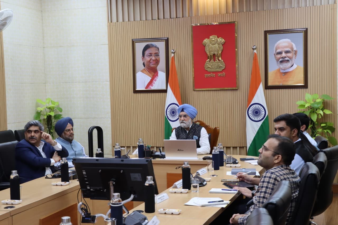 Hon’ble Lt. Governor held an engaging discussion to explore emerging opportunities for Delhi as a leading investment…
