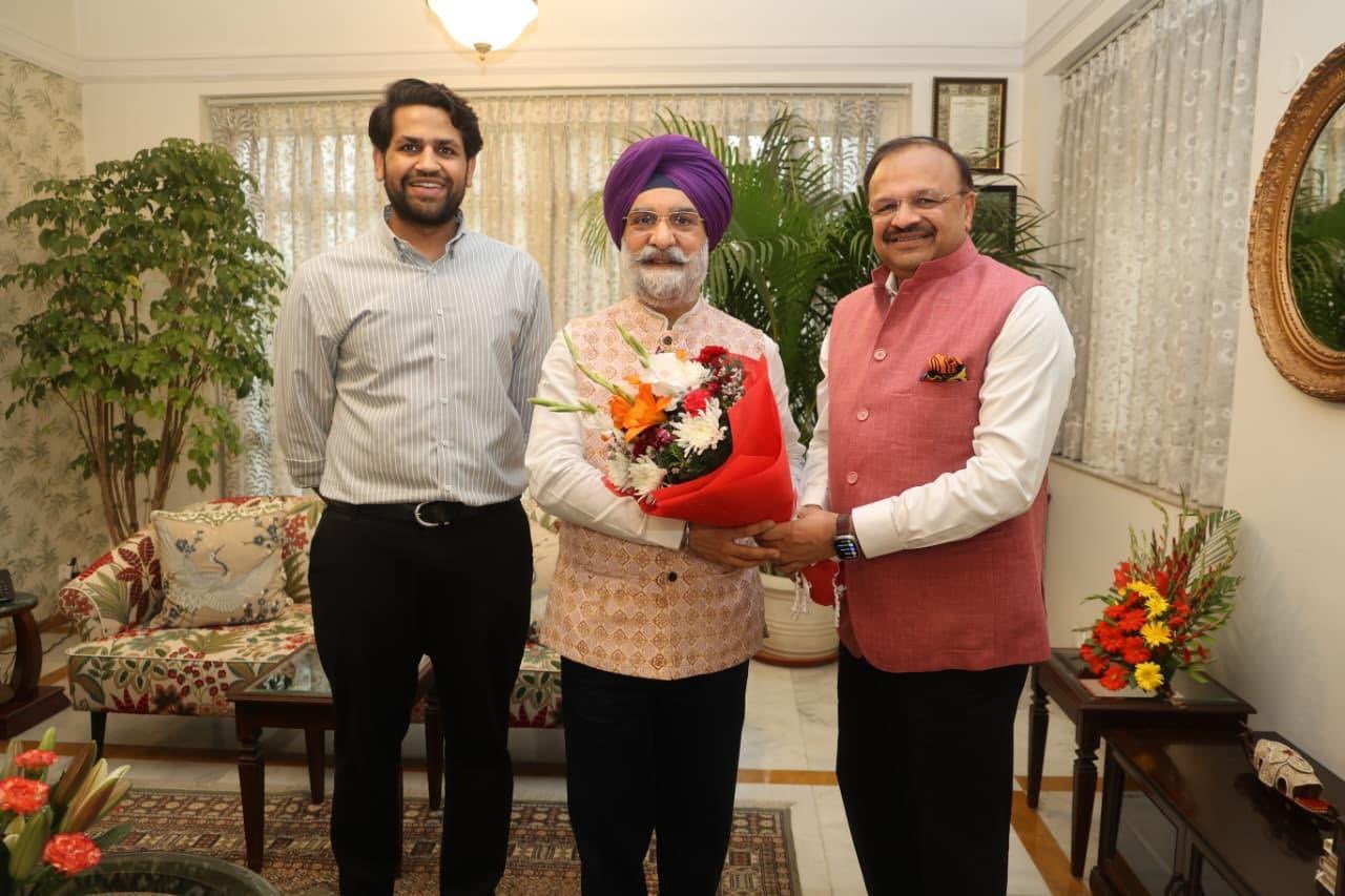 Shri Kamal Oswal & Rishabh Oswal of the Oswal-Nahar Group called on Hon'ble Lt. Governor.