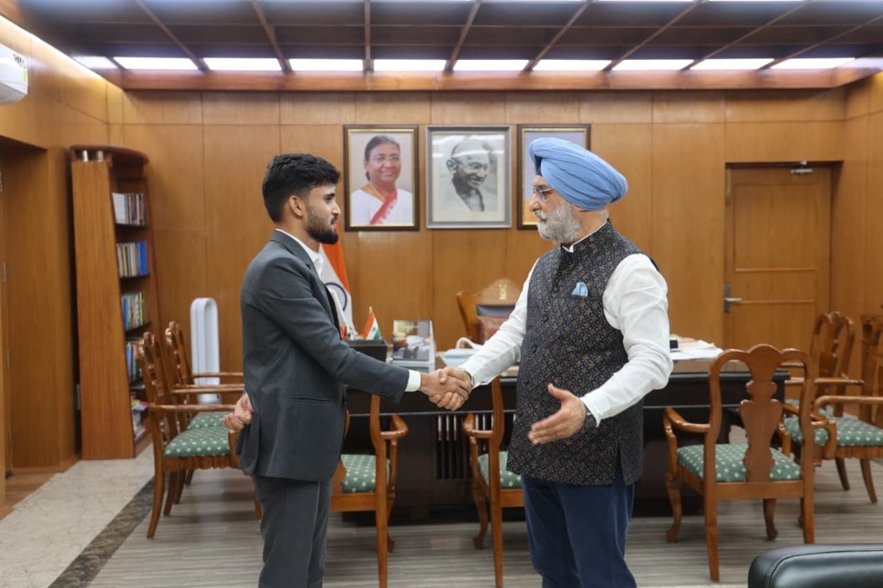 Young Mountaineer, Shri Bhukya Yashwanth, called on Hon’ble Lt. Governor.