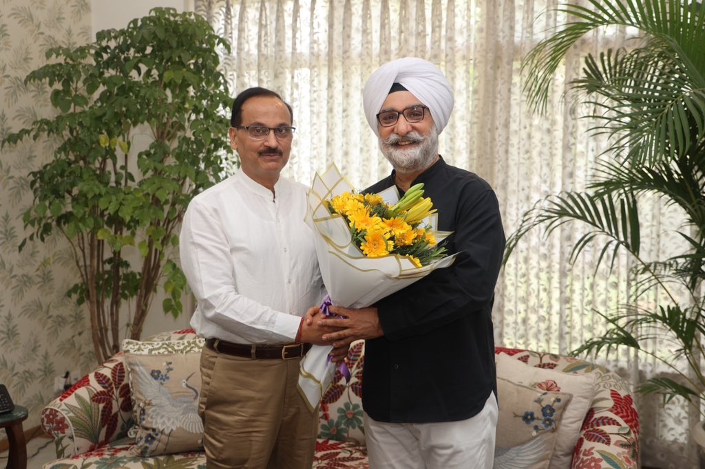 Shri S.B.K. Singh, IPS ( Retd.) , called on Hon’ble Lt. Governor.